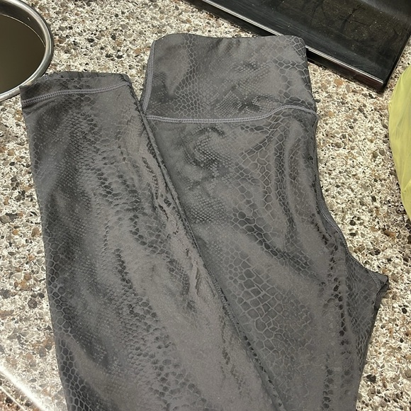 Mono B snake skin texture, effect workout outfit women’s M skinny, key pocket - Picture 9 of 9
